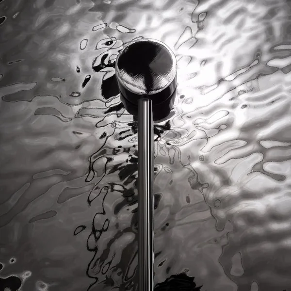 Applique verre moderne – disque argenté effet vague CALERA