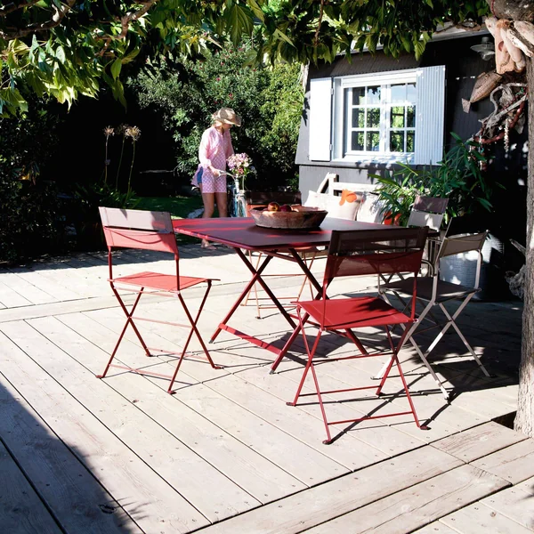 FERMOB Table Carrée Pliante 128 x 128 cm Caractère en Acier - Cerise Noire