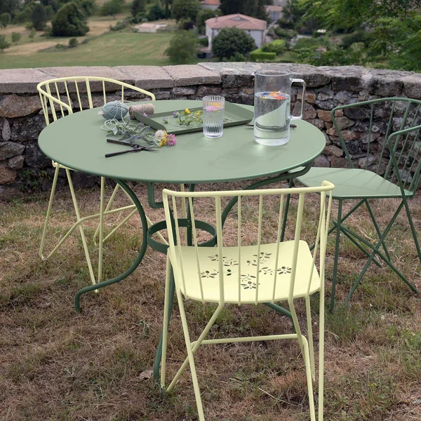 FERMOB Table Ronde Ø137 cm Romane en Acier - Miel Texturé
