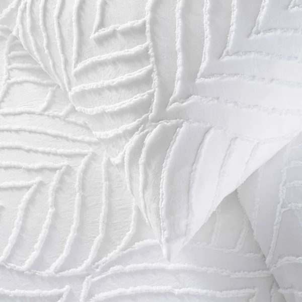 Housse de couette et deux taies microfibre tuftée (260 x 240 cm) Heltie Blanche