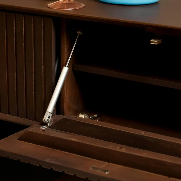 Meuble TV suspendu vintage 4 portes rainurées CORTINA