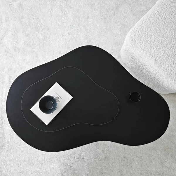 Table basse noire organique effet bois, 2 plateaux MARFA
