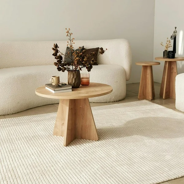 Table basse ronde effet bois clair & pieds trapèze MARFA