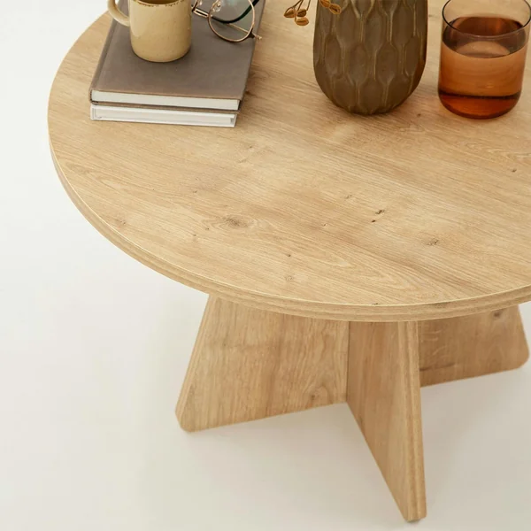 Table basse ronde effet bois clair & pieds trapèze MARFA